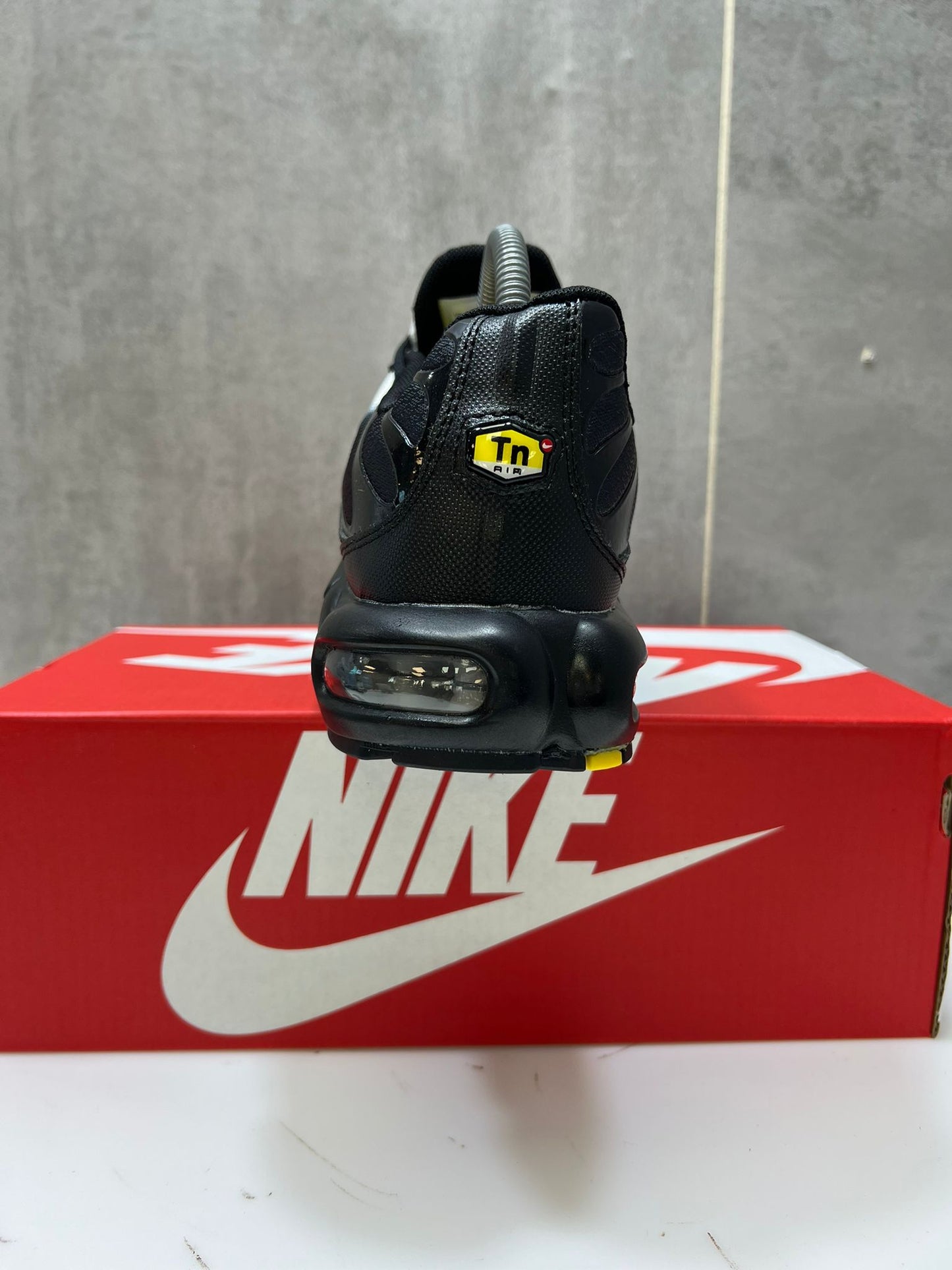 Nike Air Max Plus TN's Trainers Iconic Tuned Air – Black White Yellow
