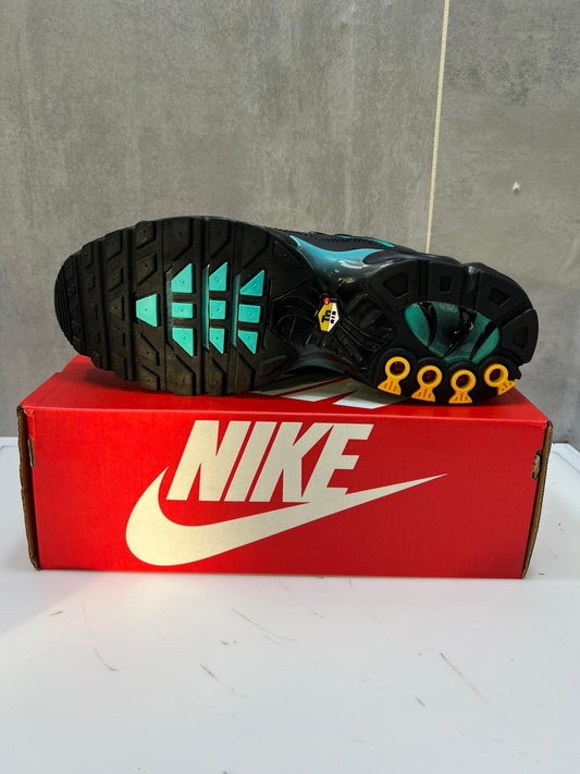 Air Max Plus TN – Black Teal Gradient Running Sneakers