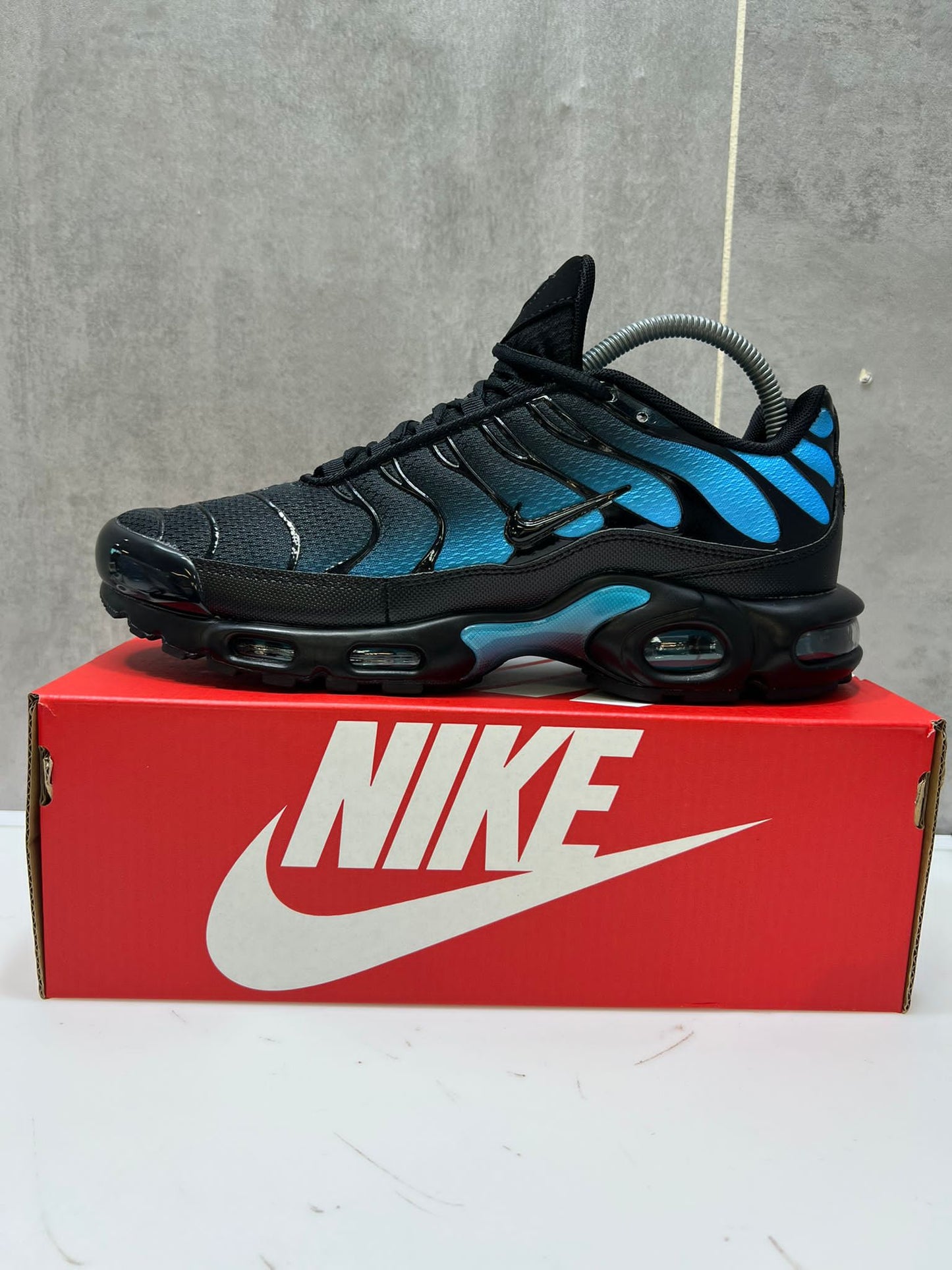 Nike Air Max Plus TN Black Blue Aura Sneakers