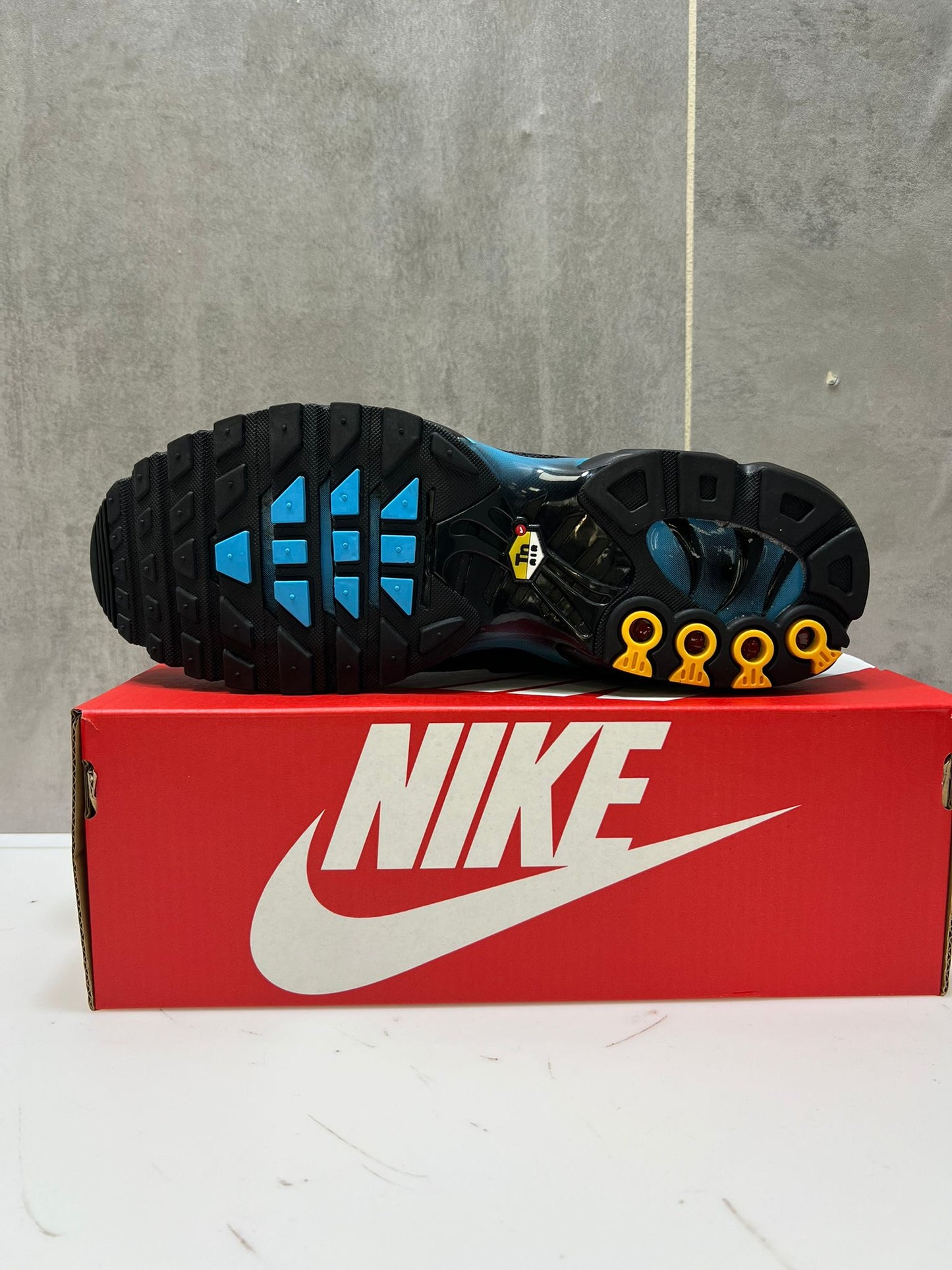 Nike Air Max Plus TN Black Blue Aura Sneakers