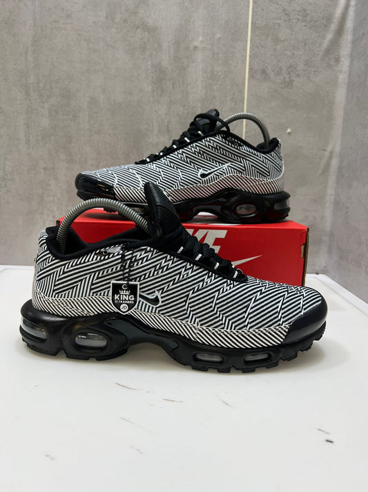 Nike Air Max Plus TN's Monochrome Geometric Sports Trainers