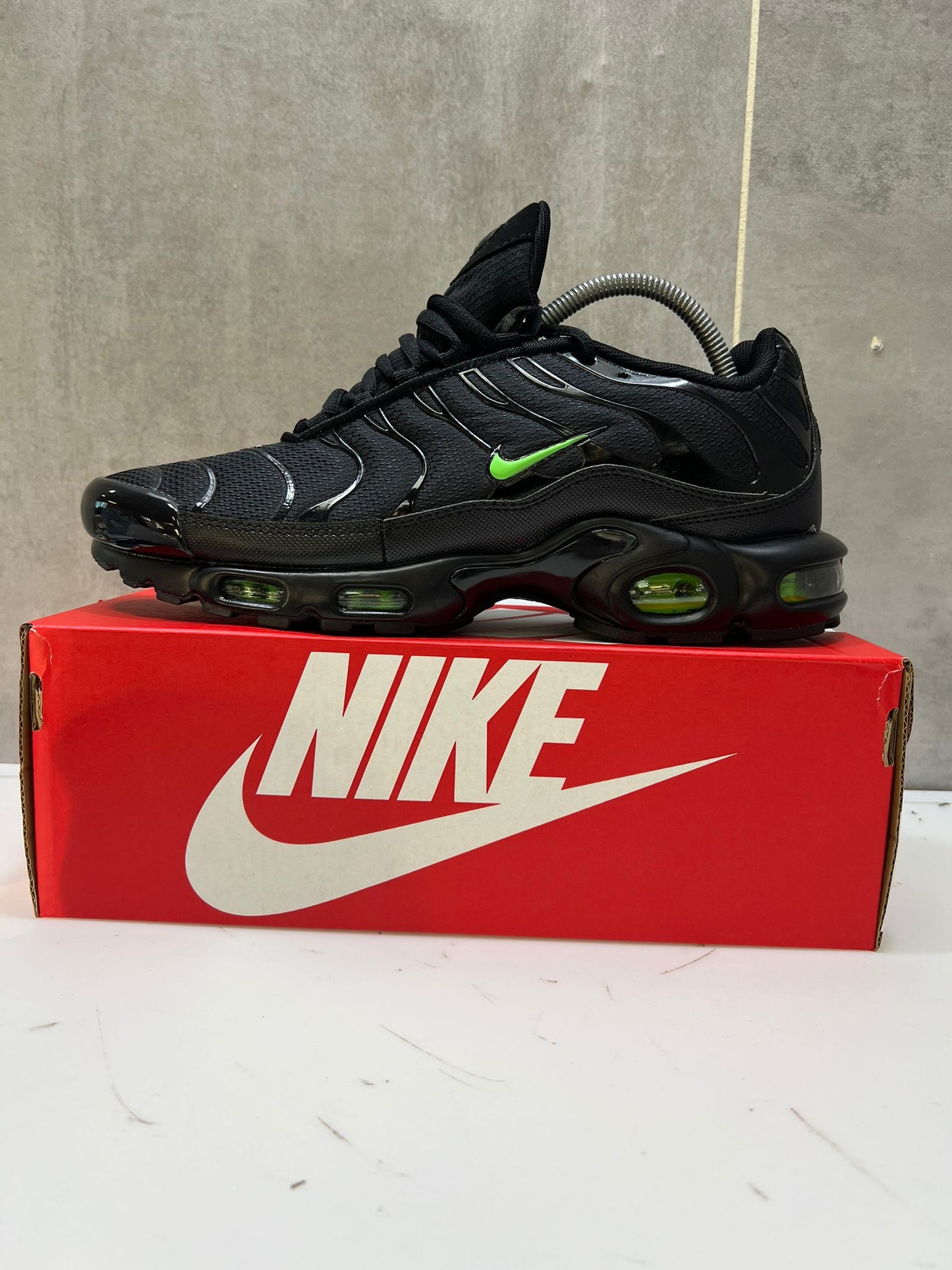 Nike Air Max Plus TN's Trainers Classic Mesh – Black Green