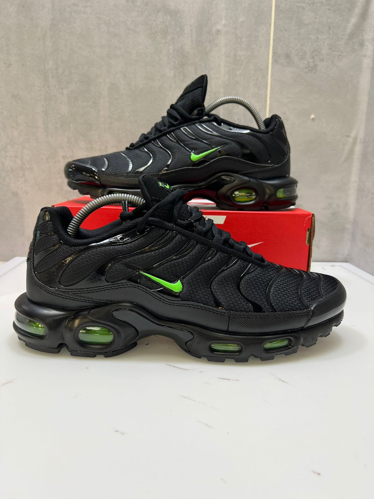 Nike Air Max Plus TN's Trainers Classic Mesh – Black Green