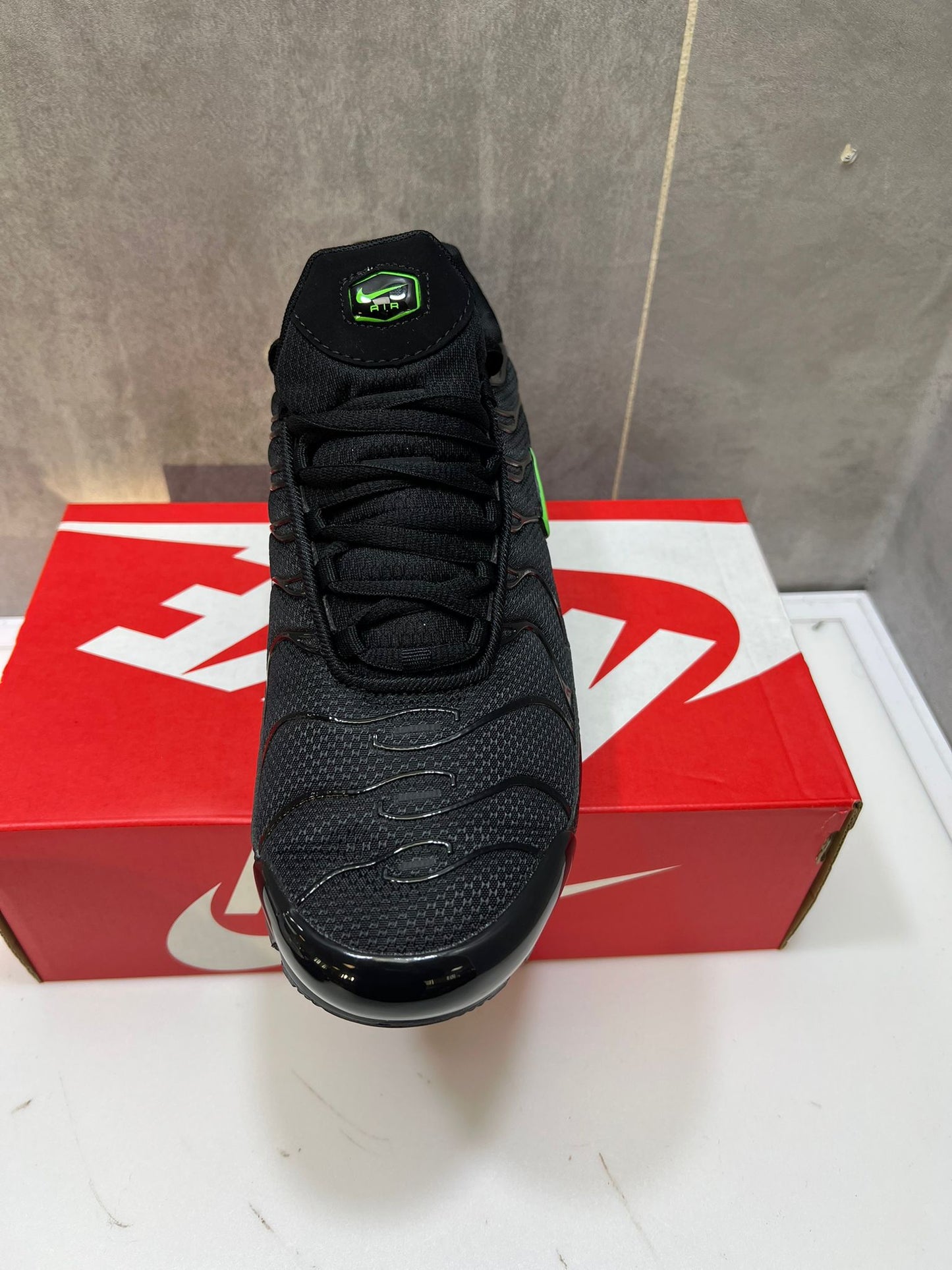 Nike Air Max Plus TN's Trainers Classic Mesh – Black Green