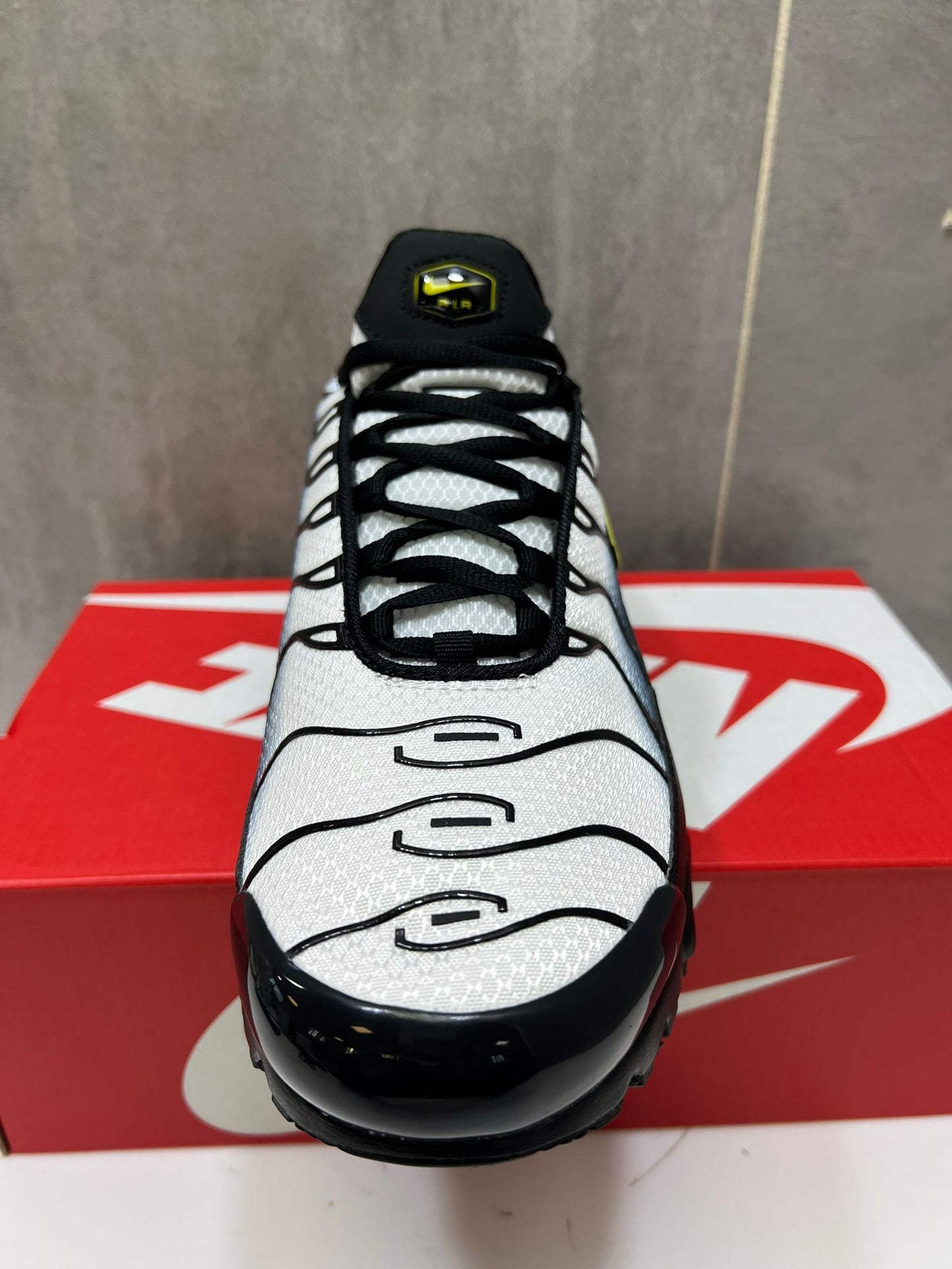 Nike Air Max Plus TN's Trainers Iconic Tuned Air – Black White Yellow