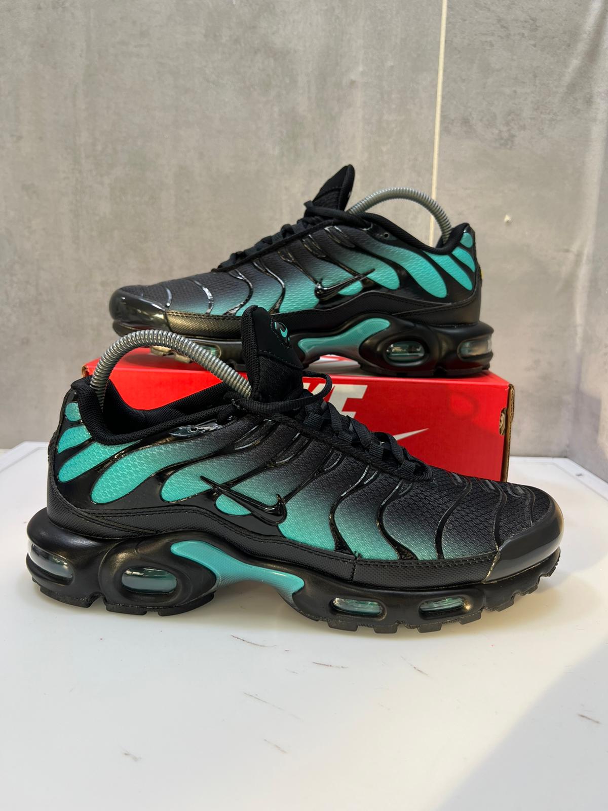 Air Max Plus TN – Black Teal Gradient Running Sneakers
