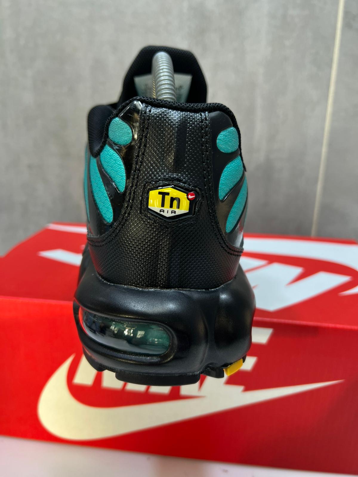 Air Max Plus TN – Black Teal Gradient Running Sneakers