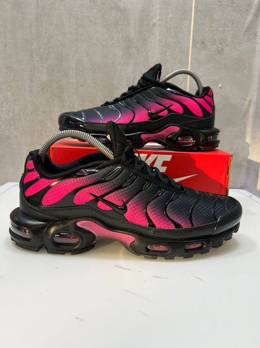 Nike Air Max Plus TNs Street Trainers – Black & Pink Gradient